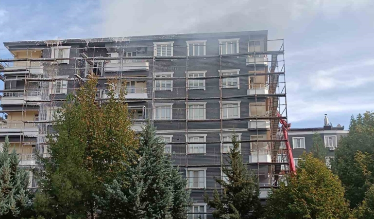 batmanda-cati-katinda-meydana-gelen-korkutucu-yangin-olayi-prUOCVDj.jpg