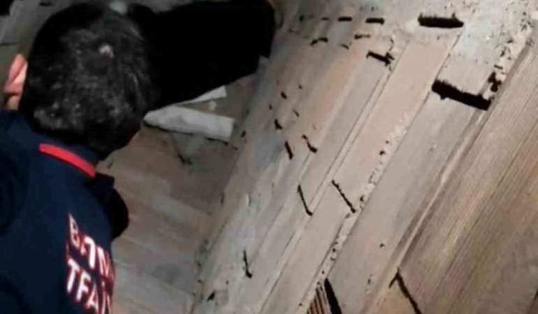 batmanda-havalandirma-boslugundan-kurtarilan-kedi-sevincle-sahiplenildi-DUU5c4Wg.jpg
