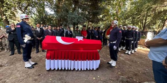 Batman'da Kore Gazisi Saygıyla Uğurlandı Batman’da Kore Gazisi Saygıyla Uğurlandı