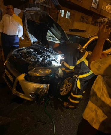 Batman'da Park Halindeki Aracın Alev Alması batmanda-park-halindeki-aracin-alev-almasi-xIpMOY2H.jpg