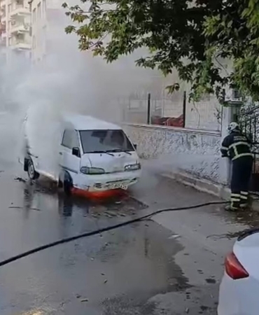 Batman'da Park Halindeki Minibüs Alevler İçinde Kaldı batmanda-park-halindeki-minibus-alevler-icinde-kaldi-dsEwmIwX.jpg