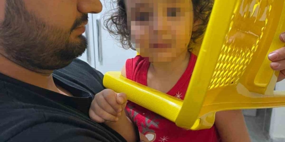 Batman'da Plastiksandalyeye Sıkışan Çocuğu İtfaiye Ekipleri Kurtardı Batman’da Plastiksandalyeye Sıkışan Çocuğu İtfaiye Ekipleri Kurtardı