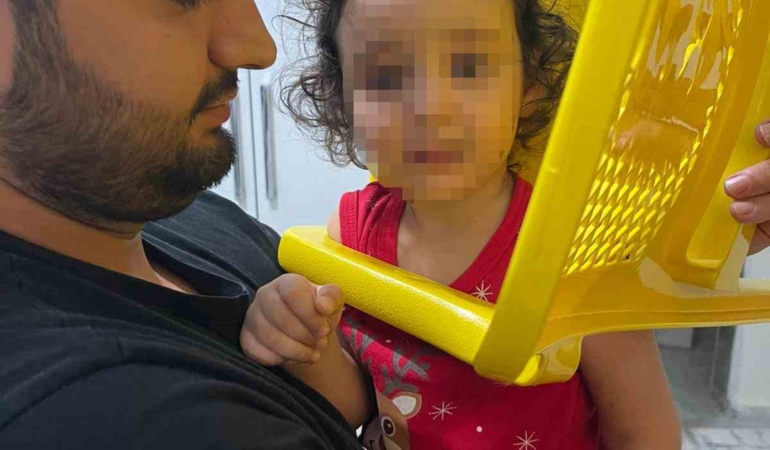 batmanda-plastiksandalyeye-sikisan-cocugu-itfaiye-ekipleri-kurtardi-E85vkMLC.jpg
