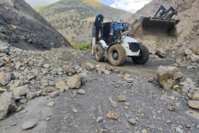 Batman'da Yağış Sonrası Ulaşımda Yeni Gelişmeler: Köy Yolları Açılıyor batmanda-yagis-sonrasi-ulasimda-yeni-gelismeler-koy-yollari-aciliyor-BGERaeYX.jpg