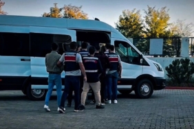 Batman'da Yasa Dışı Sanal Bahis Operasyonu: Üç Kişi Tutuklandı, Olayın Detayları! batmanda-yasa-disi-sanal-bahis-operasyonu-uc-kisi-tutuklandi-olayin-detaylari-lx26kt41.jpg