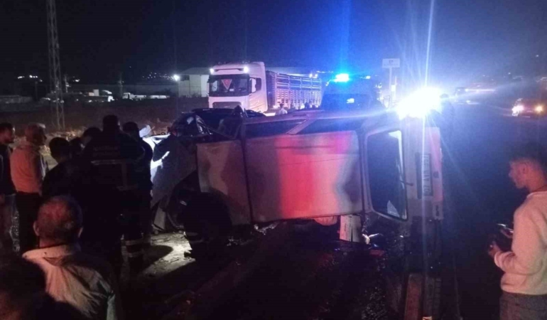 batmanda-zincirleme-trafik-kazasi-7-kisi-yaralandi-r8a6aJee.jpg