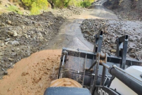Batman'daki Şiddetli Yağışların Ardından Kapanan Köy Yolları Yeniden Ulaşma Açıldı batmandaki-siddetli-yagislarin-ardindan-kapanan-koy-yollari-yeniden-ulasma-acildi-GAIHe1YI.jpg