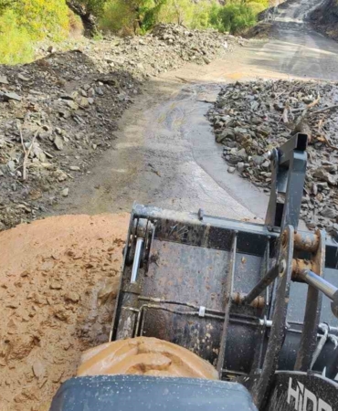Batman'daki Şiddetli Yağışların Ardından Kapanan Köy Yolları Yeniden Ulaşma Açıldı batmandaki-siddetli-yagislarin-ardindan-kapanan-koy-yollari-yeniden-ulasma-acildi-GAIHe1YI.jpg