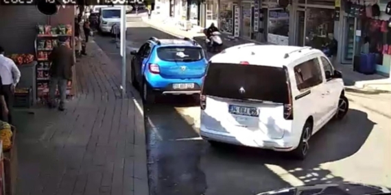 Bingöl'de Motosiklet Kazası Anı Kamerada Yakalandı Bingöl’de Motosiklet Kazası Anı Kamerada Yakalandı