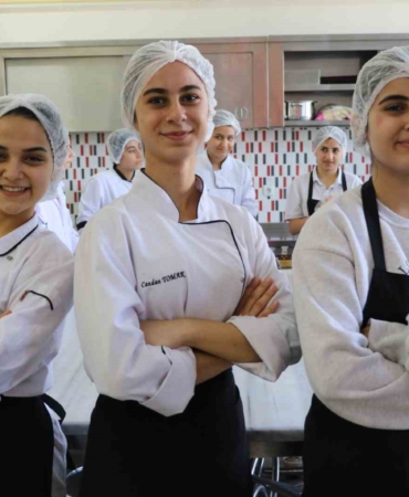 bir-ilcenin-okul-yemek-ihtiyacini-karsilayan-lise-yillik-15-milyon-ciro-lUmidnzs.jpg
