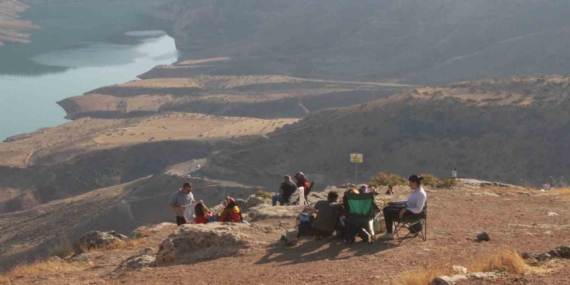 Botan Vadisi'nde Sonbaharın Eşsiz Güzelliği Botan Vadisi’nde Sonbaharın Eşsiz Güzelliği