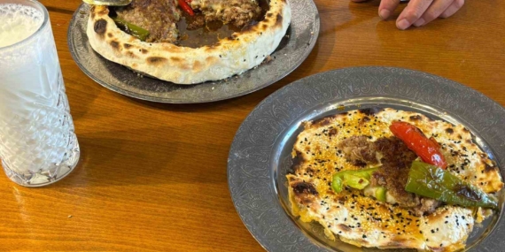 Damak Çatlatan Kiremitte Pişen Lavaş Kebabı Denemeye Değer! Damak Çatlatan Kiremitte Pişen Lavaş Kebabı Denemeye Değer!