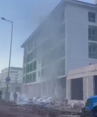 devam-eden-deprem-konutundaki-yangin-basariyla-sonduruldu-ZO2O1khs.jpg