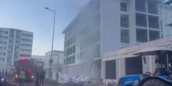 Devam Eden Deprem Konutundaki Yangın Başarıyla Söndürüldü