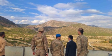 Dicle Kaymakamı Mustafa Atış'ın Askeri Üs Bölgesi Ziyareti dicle-kaymakami-mustafa-atisin-askeri-us-bolgesi-ziyareti-OMWkE8TJ.jpg