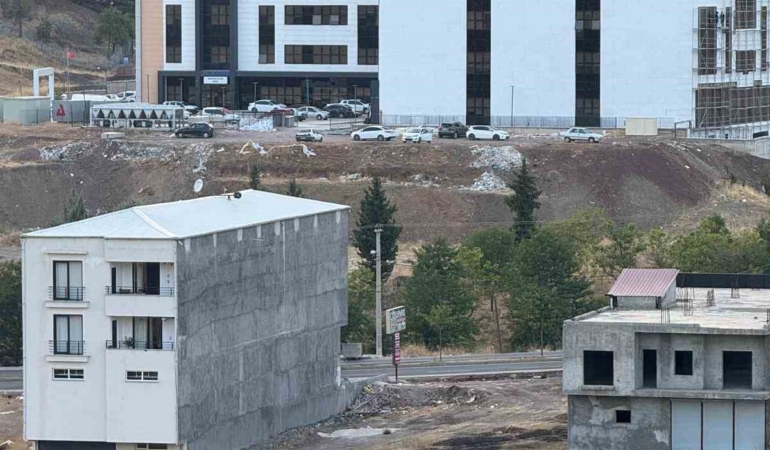 diyarbakir-dugununde-silahlar-patladi-1-kisi-yarali-bLXIRqZj.jpg