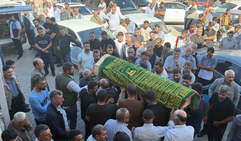 diyarbakir-kuyu-faciasinda-hayatini-kaybeden-4-kisi-topraga-verildi-Thtfb6B5.jpg
