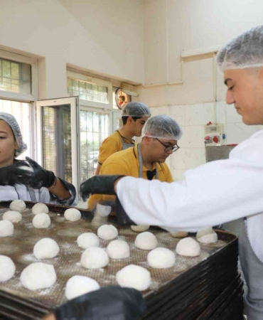 diyarbakir-meslek-liseleri-230-milyon-liralik-ciroyla-fabrika-gibi-calisiyor-OkPvPuub.jpg