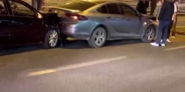 Diyarbakır'da 9 Araçla Meydana Gelen Kazada 3 Kişi Yaralandı diyarbakirda-9-aracla-meydana-gelen-kazada-3-kisi-yaralandi-wPbc7nf9.jpg