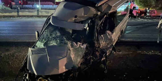 Diyarbakır'da Minibüs ile Tankerin Çarpıştığı Kaza: 1 Yaralı Diyarbakır’da Minibüs ile Tankerin Çarpıştığı Kaza: 1 Yaralı