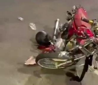 Diyarbakır'da Motosiklet ve Otomobil Çarpıştı: 1 Kişi Yaralandı Diyarbakır’da Motosiklet ve Otomobil Çarpıştı: 1 Kişi Yaralandı