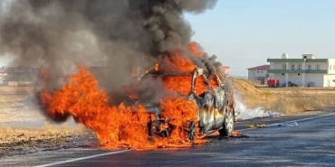 Diyarbakır'da Seyir Halindeki Otomobil Korkunç Bir Yangına Dönüştü diyarbakirda-seyir-halindeki-otomobil-korkunc-bir-yangina-donustu-GgfpKEu4.jpg