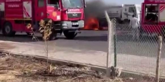 Diyarbakır'da Seyir Halindeyken Kamyonun Alev Alması: Olayın Detayları Diyarbakır’da Seyir Halindeyken Kamyonun Alev Alması: Olayın Detayları