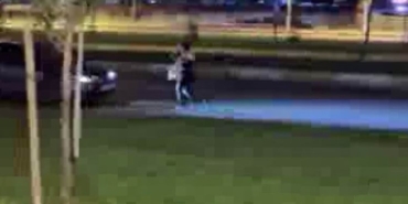 Diyarbakır'da Şok Eden Olay: Kadın Araçların Önüne Atladı! diyarbakirda-sok-eden-olay-kadin-araclarin-onune-atladi-LAkV6PaJ.jpg