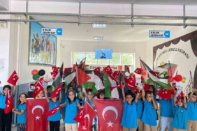 diyarbakirdaki-ilkokul-ogrencilerinden-filistine-destek-kampanyasi-UUv9rdam.jpg
