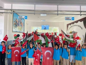 diyarbakirdaki-ilkokul-ogrencilerinden-filistine-destek-kampanyasi-UUv9rdam.jpg