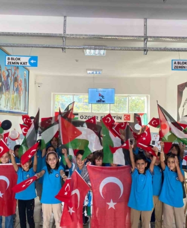 diyarbakirdaki-ilkokul-ogrencilerinden-filistine-destek-kampanyasi-UUv9rdam.jpg