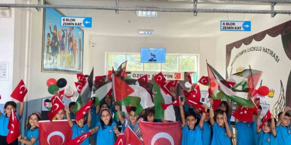 Diyarbakır'daki İlkokul Öğrencilerinden Filistin'e Destek Kampanyası Diyarbakır’daki İlkokul Öğrencilerinden Filistin’e Destek Kampanyası