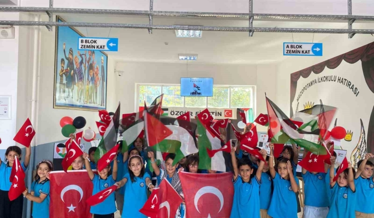 diyarbakirdaki-ilkokul-ogrencilerinden-filistine-destek-kampanyasi-UUv9rdam.jpg