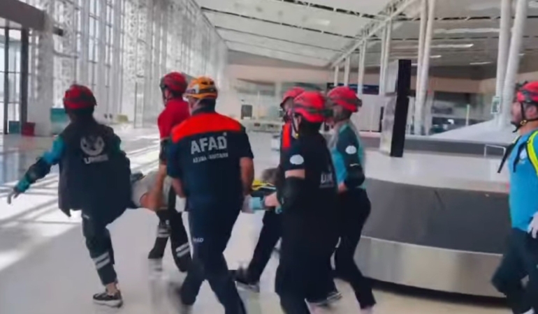 elazig-havalimaninda-yapilan-deprem-tatbikati-ile-guvenlik-onlemleri-artiriliyor-Otw6wIWY.jpg