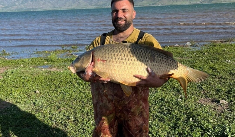elazigda-amator-balikcinin-32-kiloluk-dev-sazan-basarisi-2qkAiDkB.jpg