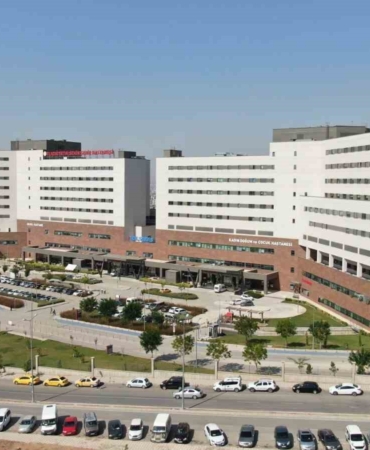 elazigda-balkondan-dusen-cocugun-drami-yaralandi-nQhfIrKq.jpg