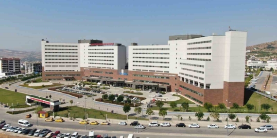 Elazığ'da Balkondan Düşen Çocuğun Dramı: Yaralandı Elazığ’da Balkondan Düşen Çocuğun Dramı: Yaralandı