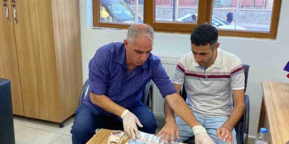 Elazığ'da Dilenci Şok İstihbaratı: 3 Saatte 1950 Lira Topladı! Elazığ’da Dilenci Şok İstihbaratı: 3 Saatte 1950 Lira Topladı!