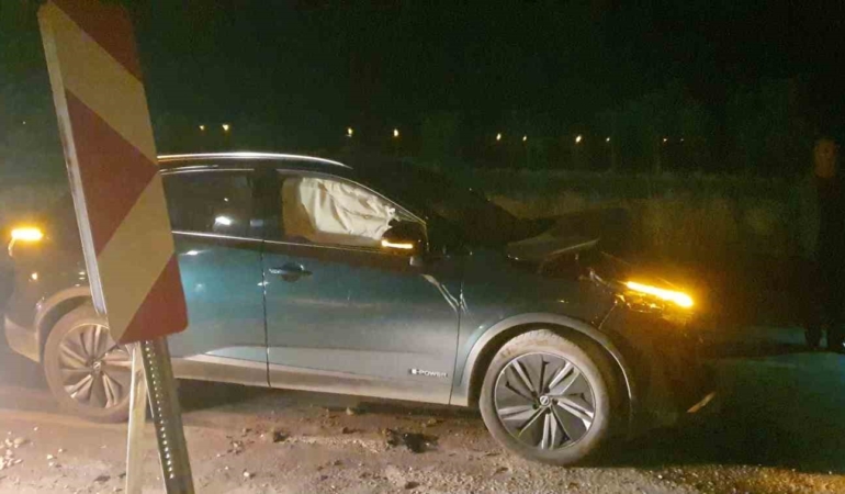 Elazığ'da Feci Trafik Kazası: İki Kişi Yaralandı elazigda-feci-trafik-kazasi-iki-kisi-yaralandi-9rw27vnU.jpg