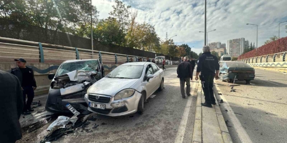 Elazığ'da Feci Zincirleme Trafik Kazası: 1 Kişi Hayatını Kaybetti, 4 Yaralı Elazığ’da Feci Zincirleme Trafik Kazası: 1 Kişi Hayatını Kaybetti, 4 Yaralı