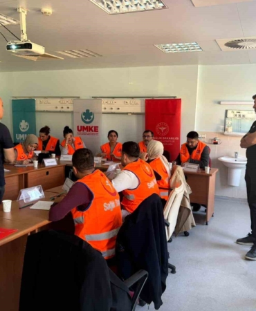 elazigda-hastane-afet-ve-acil-durum-plani-egitimi-saglikta-guvenli-gelecek-icin-adimlar-SQgZrPK6.jpg