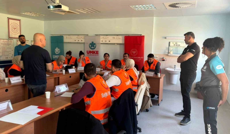 elazigda-hastane-afet-ve-acil-durum-plani-egitimi-saglikta-guvenli-gelecek-icin-adimlar-SQgZrPK6.jpg