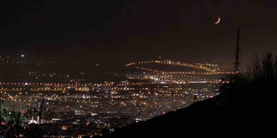 Elazığ'da Hilal Ay'ın Büyüleyici Görüntüsü Elazığ’da Hilal Ay’ın Büyüleyici Görüntüsü