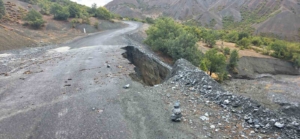 elazigda-koy-yolunda-beklenmedik-cokme-olayi-iggU6TdI.jpg