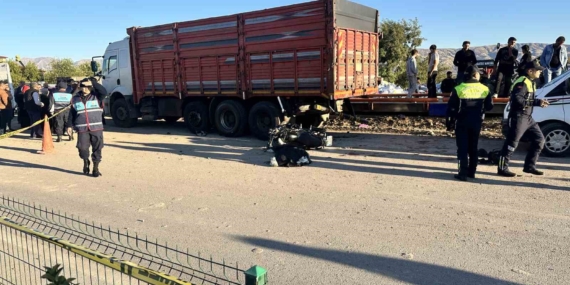 Elazığ'da Motosiklet Kazası: Park Halindeki Kamyona Çarpma Sonucu 1 Ölü, 1 Yaralı Elazığ’da Motosiklet Kazası: Park Halindeki Kamyona Çarpma Sonucu 1 Ölü, 1 Yaralı