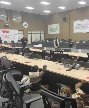 Elazığ'da Öğrencilere Özel Afet Farkındalık Eğitimi Düzenlendi elazigda-ogrencilere-ozel-afet-farkindalik-egitimi-duzenlendi-JF2D5Fpz.jpg