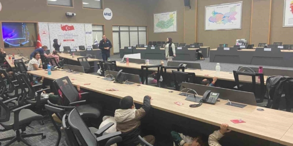 Elazığ'da Öğrencilere Özel Afet Farkındalık Eğitimi Düzenlendi Elazığ’da Öğrencilere Özel Afet Farkındalık Eğitimi Düzenlendi
