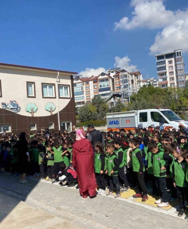 elazigda-ogrencilere-ozel-afet-farkindalik-egitimi-verildi-G1XZNZEd.jpg