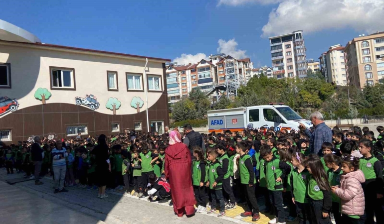 elazigda-ogrencilere-ozel-afet-farkindalik-egitimi-verildi-G1XZNZEd.jpg