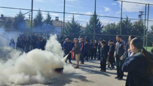 elazigda-ogrencilere-yangin-egitimi-hayati-bilgilerle-donatiliyor-fun8L8FU.jpg